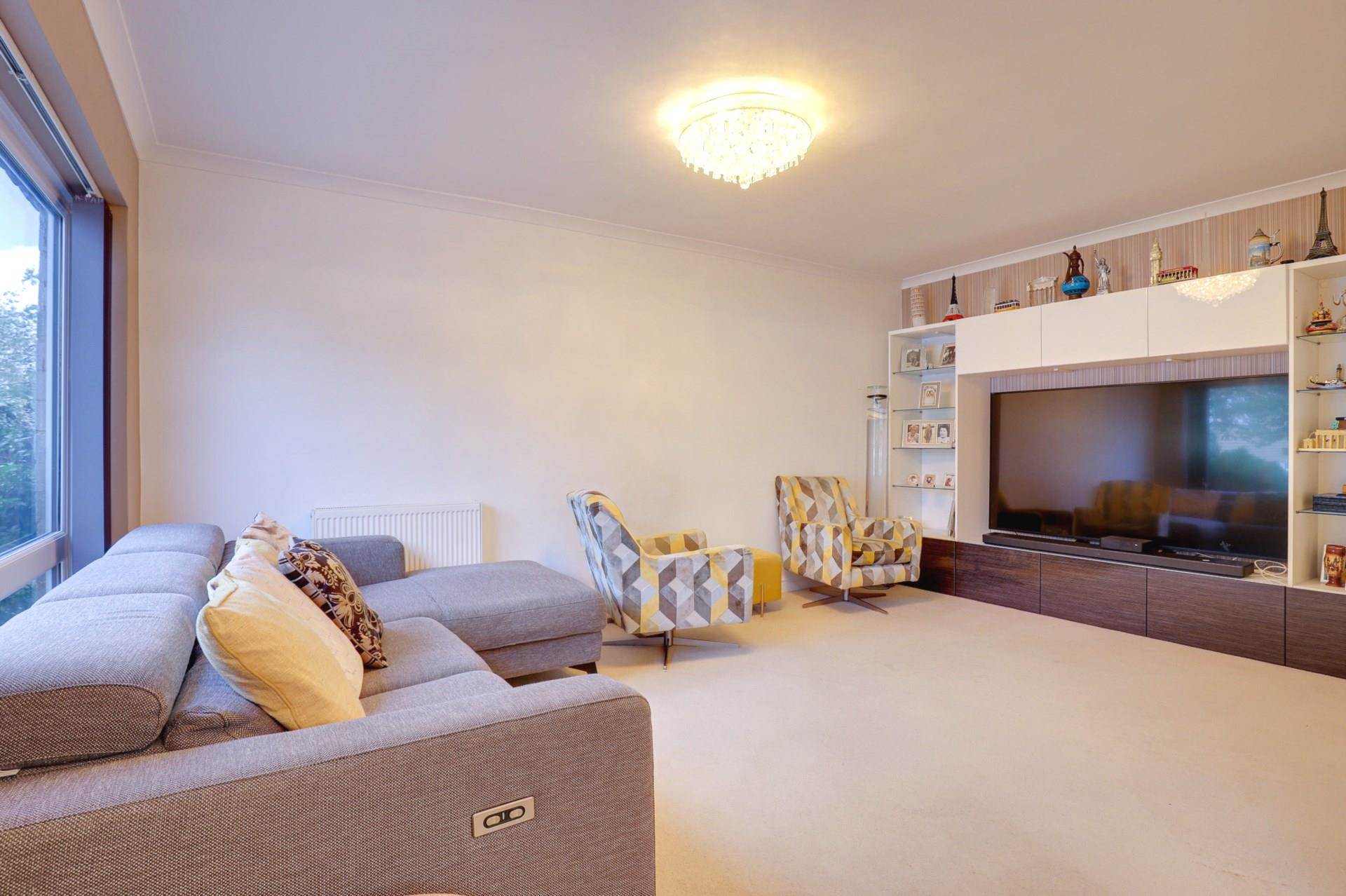 Silverthorne Drive, Caversham Heights, Image 4