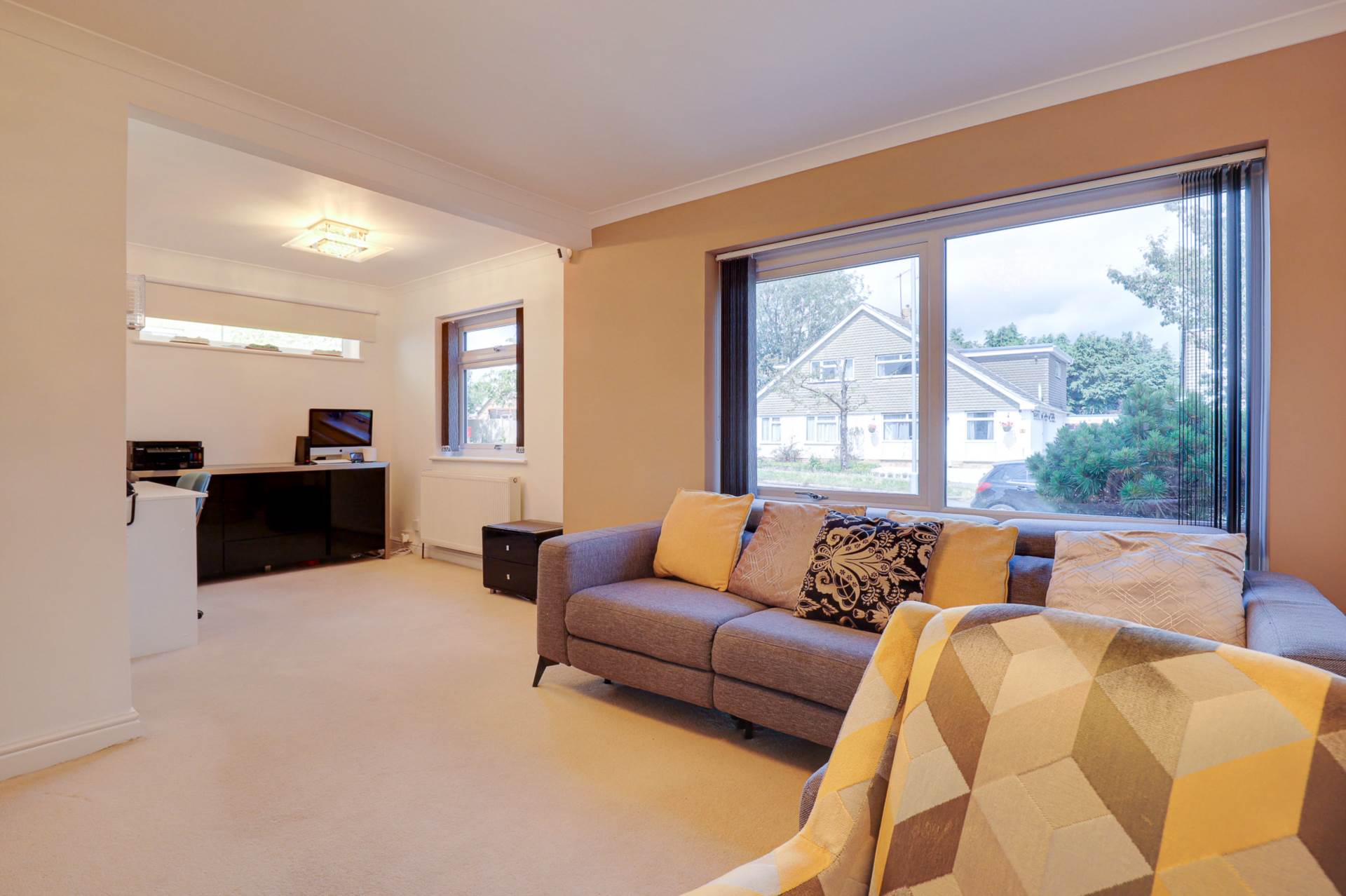 Silverthorne Drive, Caversham Heights, Image 6