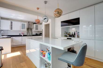 Silverthorne Drive, Caversham Heights, Image 15