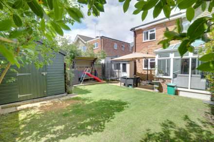 Silverthorne Drive, Caversham Heights, Image 16