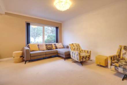 Silverthorne Drive, Caversham Heights, Image 19