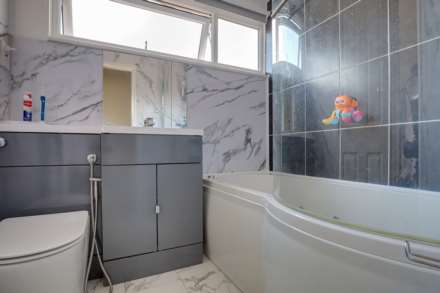 Silverthorne Drive, Caversham Heights, Image 27