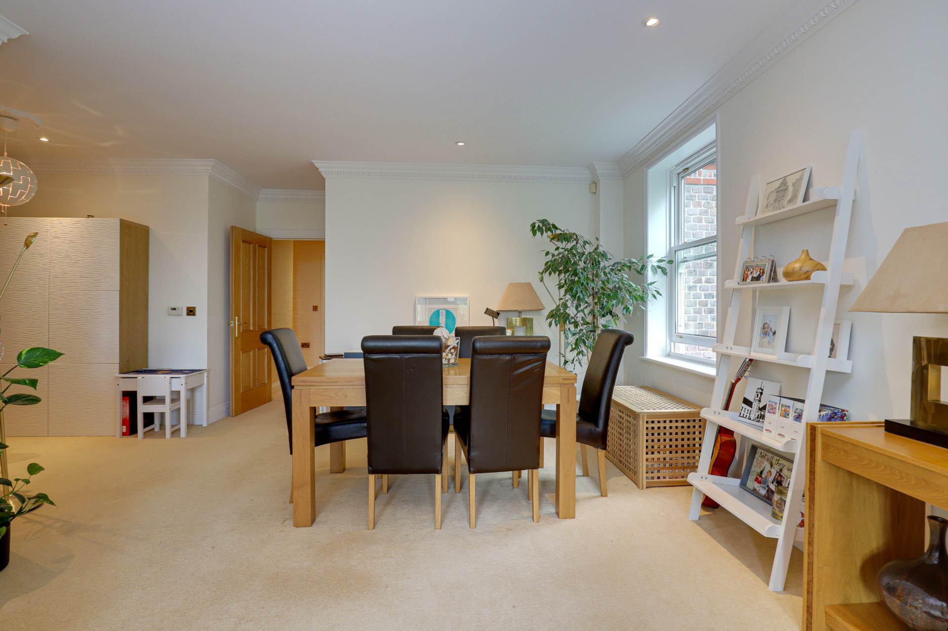 Treetops, Caversham Heights, Reading, Image 16