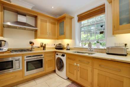 Treetops, Caversham Heights, Reading, Image 10
