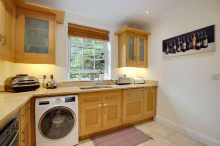 Treetops, Caversham Heights, Reading, Image 11