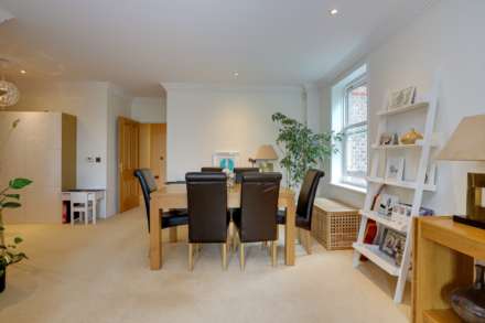 Treetops, Caversham Heights, Reading, Image 16