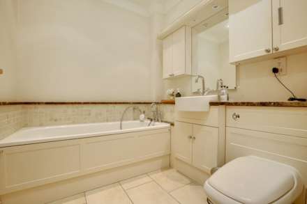 Treetops, Caversham Heights, Reading, Image 20