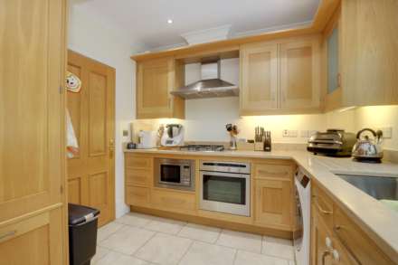 Treetops, Caversham Heights, Reading, Image 21