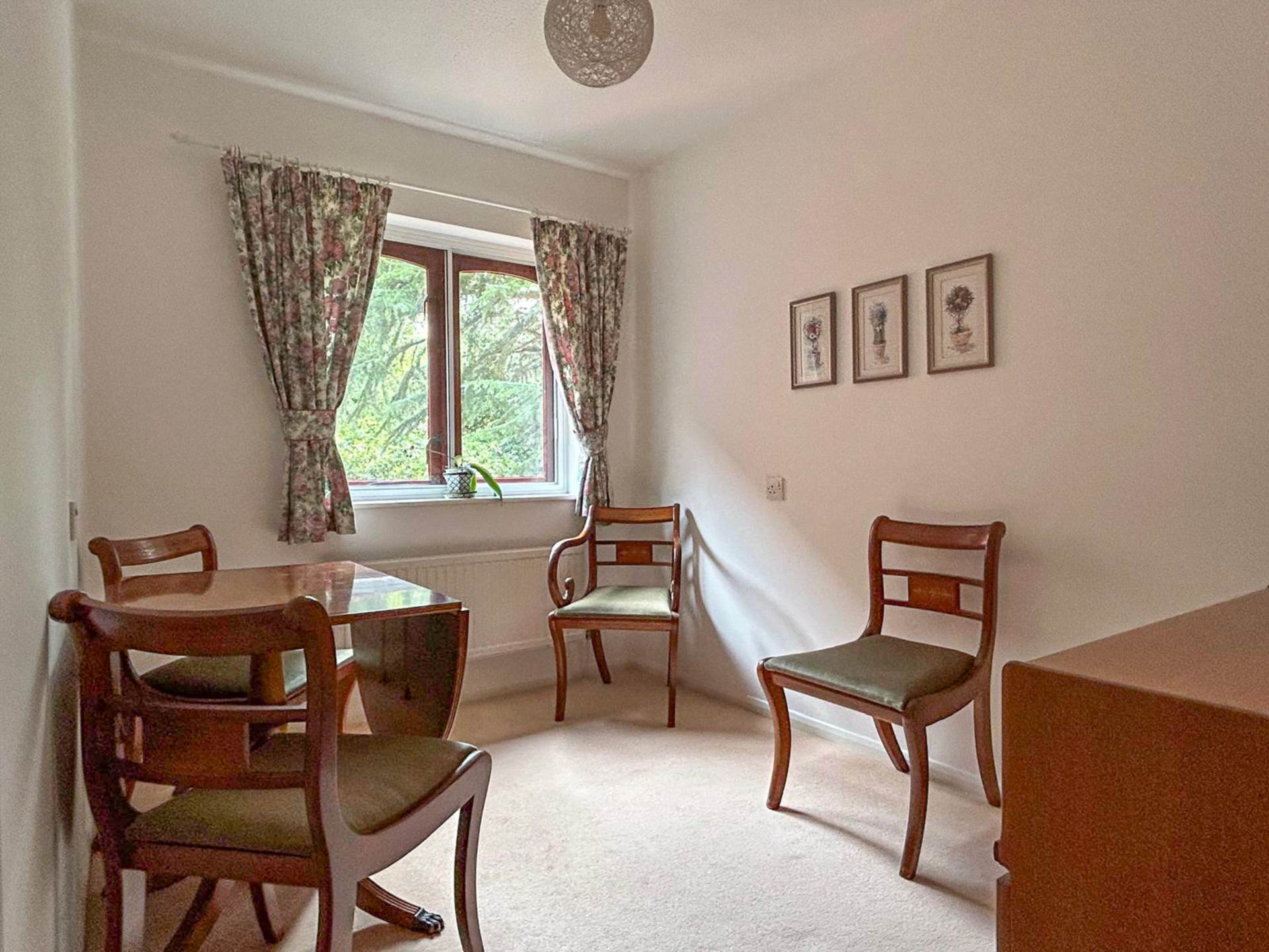 Essex Way, Sonning Common, South Oxfordshire, Image 4