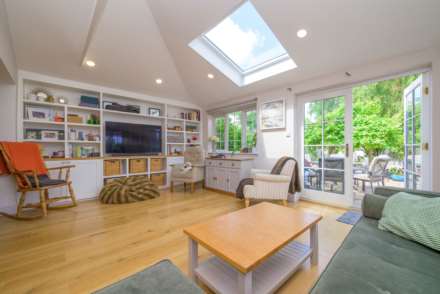 Kiln Road, Emmer Green, Reading, Image 4