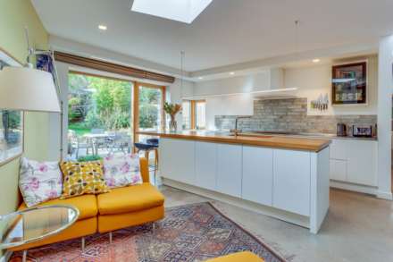 Balmore Drive, Caversham, Image 6