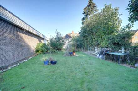 Grove Road, Emmer Green, Image 14
