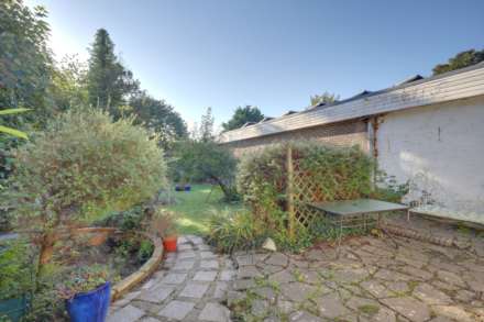 Grove Road, Emmer Green, Image 3