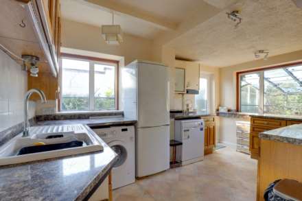 Grove Road, Emmer Green, Image 9