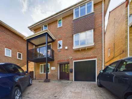 5 Bedroom Detached, Glenrhondda, Emmer Green, Reading, Berkshire, RG4