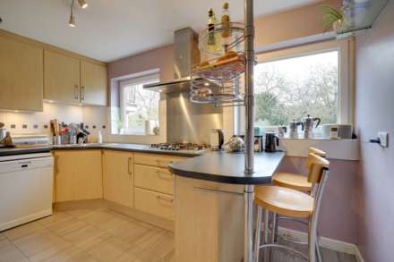 Graveney Drive, Caversham Heights, Image 10