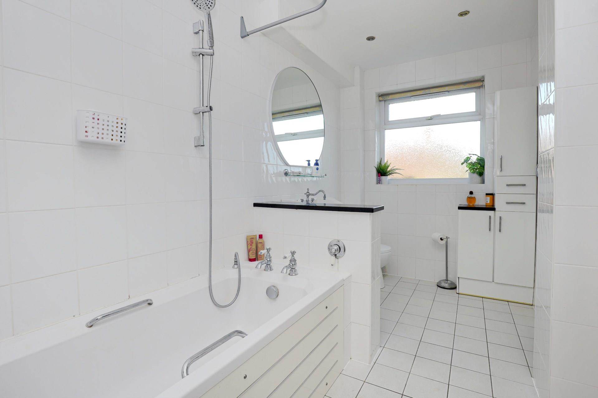Henley Road, Caversham, Reading, Image 16