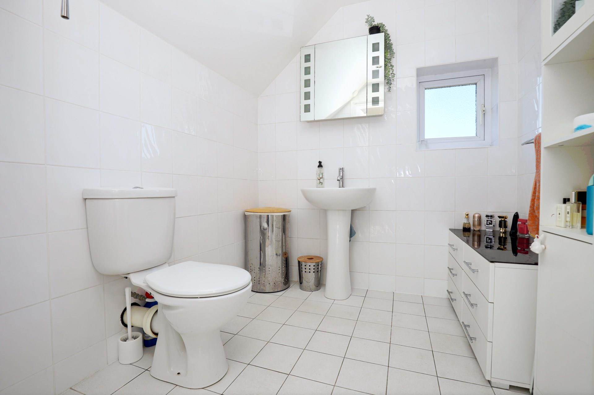 Henley Road, Caversham, Reading, Image 18