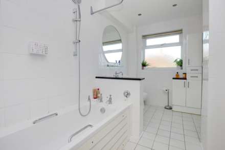 Henley Road, Caversham, Reading, Image 16