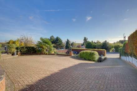 Henley Road, Caversham, Reading, Image 24