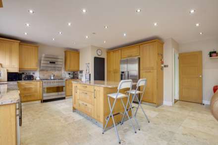 Fernbrook Road, Caversham Heights, Image 2