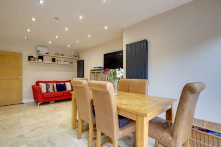 Fernbrook Road, Caversham Heights, Image 20