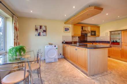 Upper Warren Avenue, Caversham Heights, Reading, Image 12