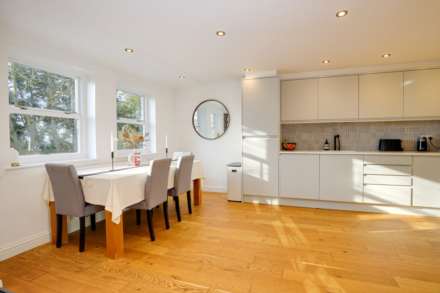 Eastcliff, The Warren, Reading, Image 3
