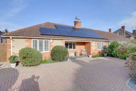 Clifton Park Road, Caversham, Image 1