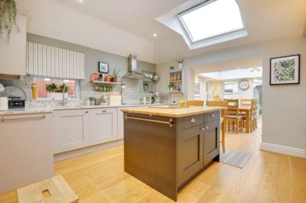 Clifton Park Road, Caversham, Image 5