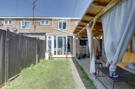 Grove Road, Emmer Green, Image 16