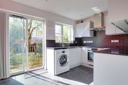 Dickens Close, Caversham, Image 3