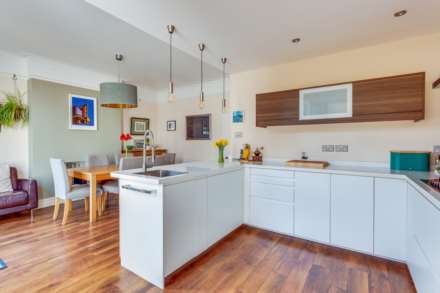 Kidmore Road, Caversham Heights, Image 4