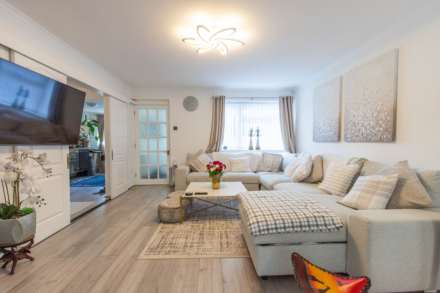 Ibstone Avenue, Caversham Park Village, Image 11