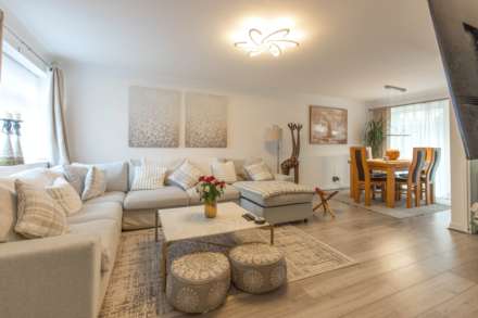 Ibstone Avenue, Caversham Park Village, Image 12