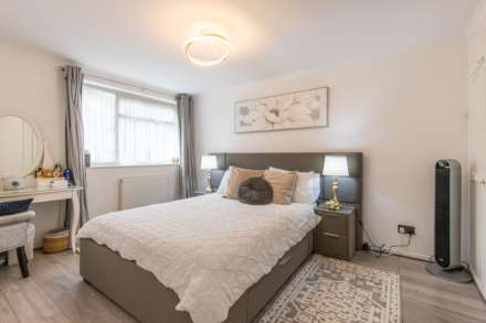 Ibstone Avenue, Caversham Park Village, Image 5