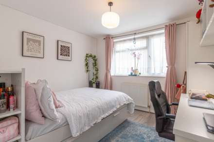 Ibstone Avenue, Caversham Park Village, Image 6