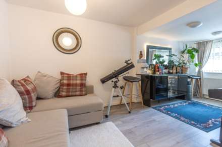 Ibstone Avenue, Caversham Park Village, Image 7