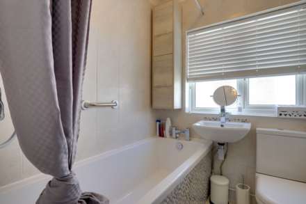 Onslow Gardens, Caversham, Image 14