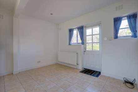 The Warren, Reading, Image 11