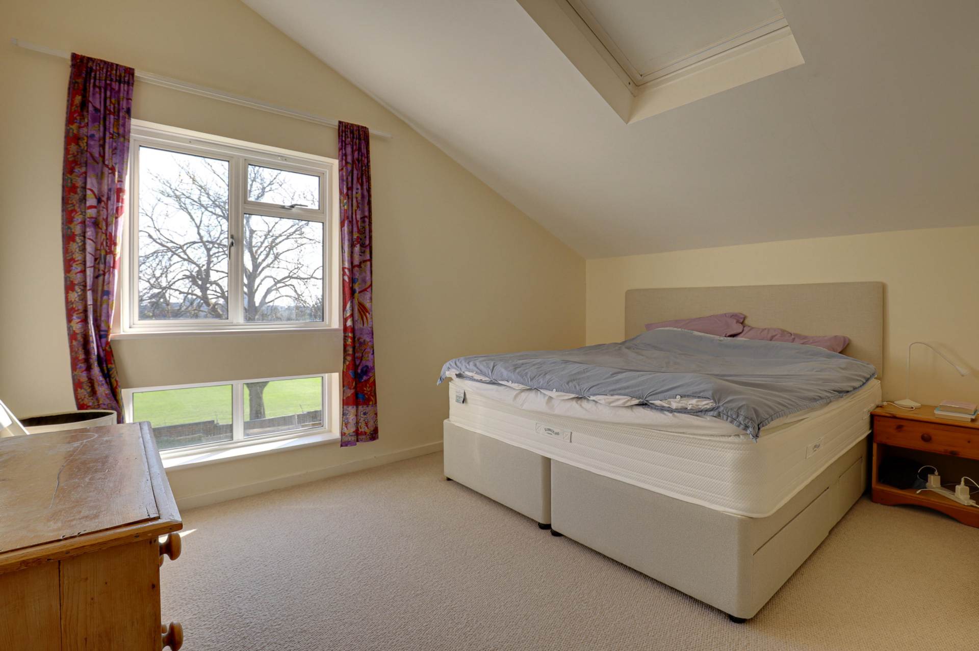 Field View, Caversham, Image 6