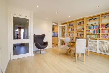 Field View, Caversham, Image 3
