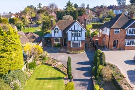 4 Bedroom Detached, Kidmore End Road, Emmer Green
