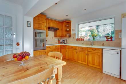 Kidmore End Road, Emmer Green, Image 11