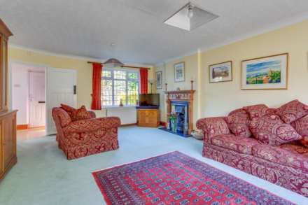 Kidmore End Road, Emmer Green, Image 15