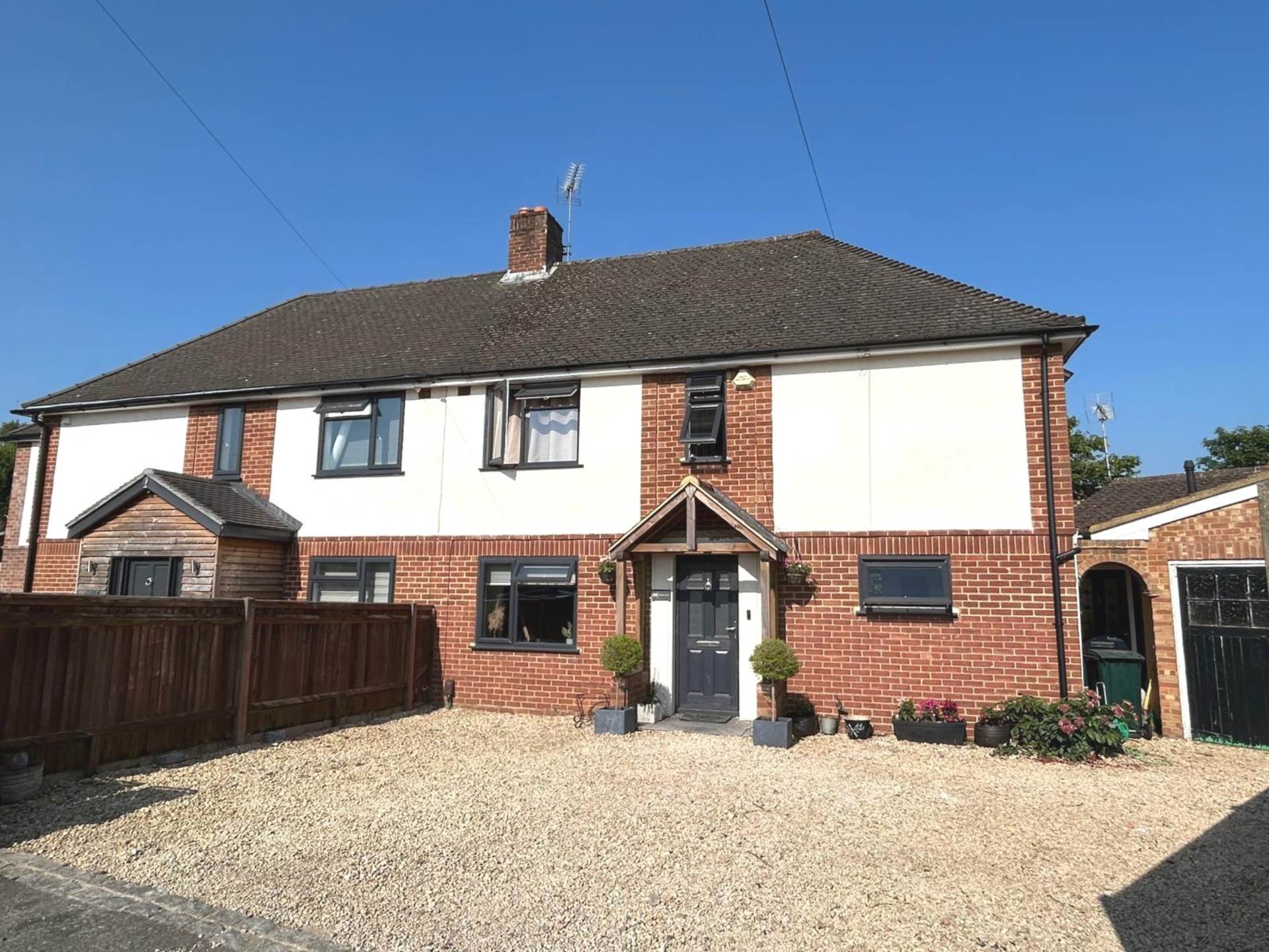 Stuart Close, Emmer Green, Reading, Image 1