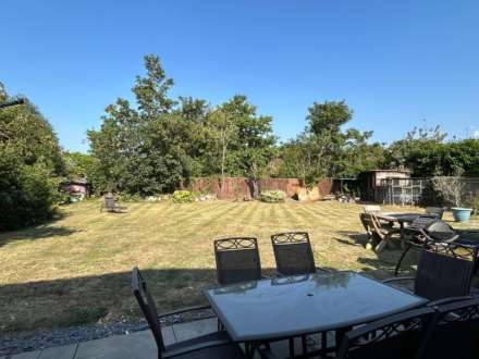 Stuart Close, Emmer Green, Reading, Image 12
