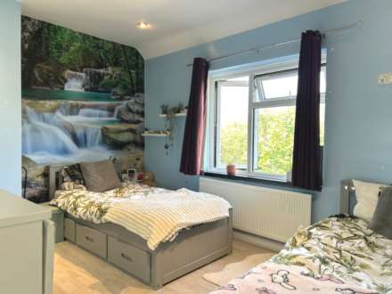 Stuart Close, Emmer Green, Reading, Image 15