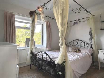 Stuart Close, Emmer Green, Reading, Image 17