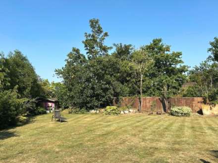 Stuart Close, Emmer Green, Reading, Image 2
